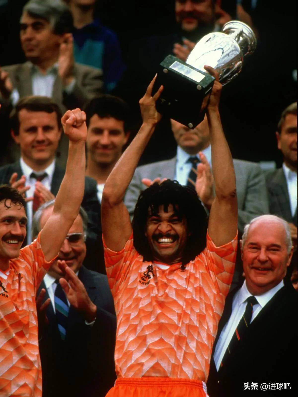 荷兰队神奇逆转瑞典，晋级世界杯八强